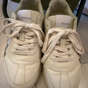 Gucci Cream Leather Sneakers with Green Stripe